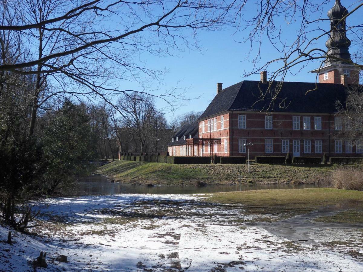 Privartzimmer 'Ausfahrt Freihalten' Husum  Eksteriør billede