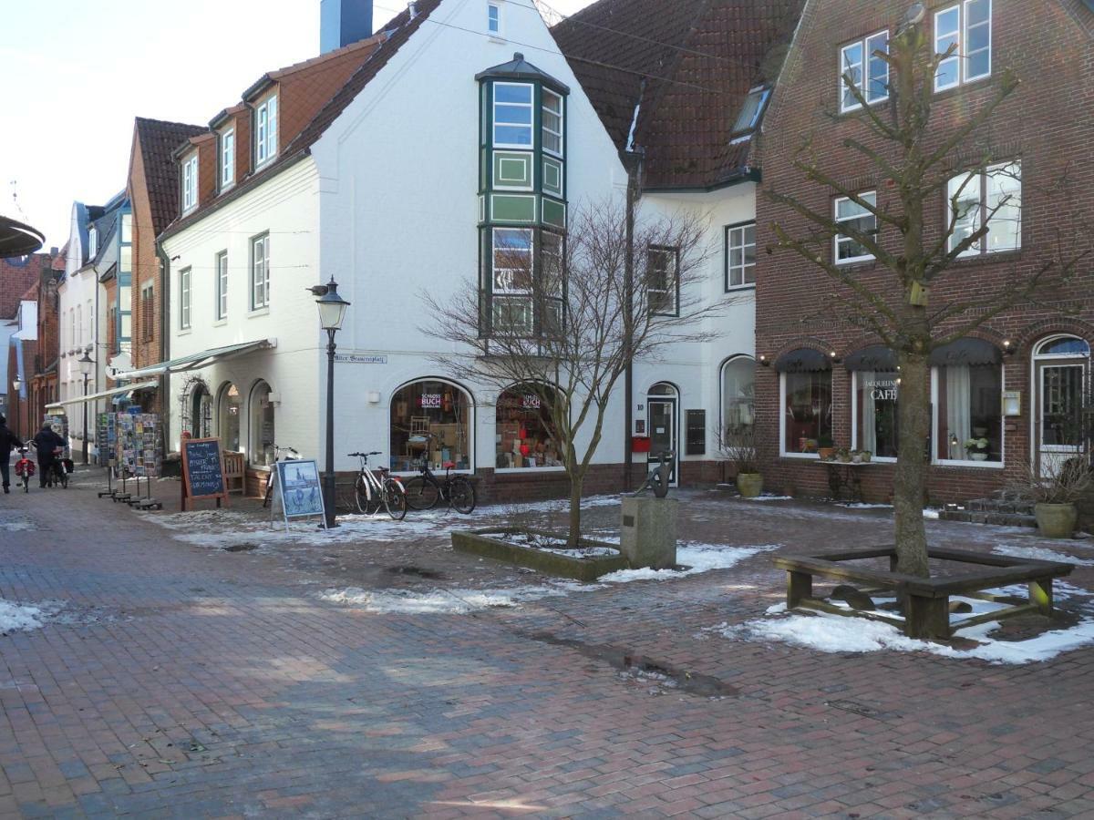 Privartzimmer 'Ausfahrt Freihalten' Husum  Eksteriør billede