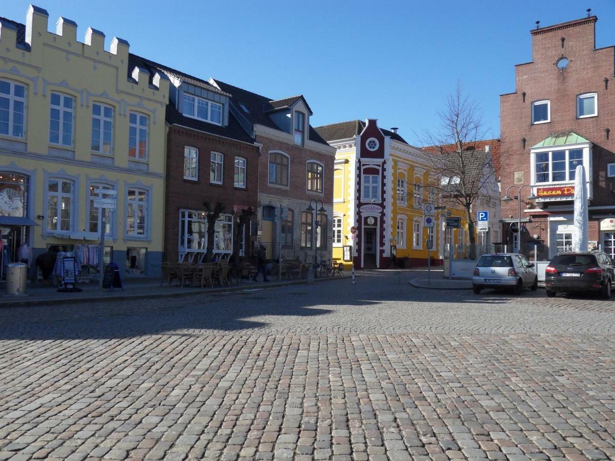 Privartzimmer 'Ausfahrt Freihalten' Husum  Eksteriør billede